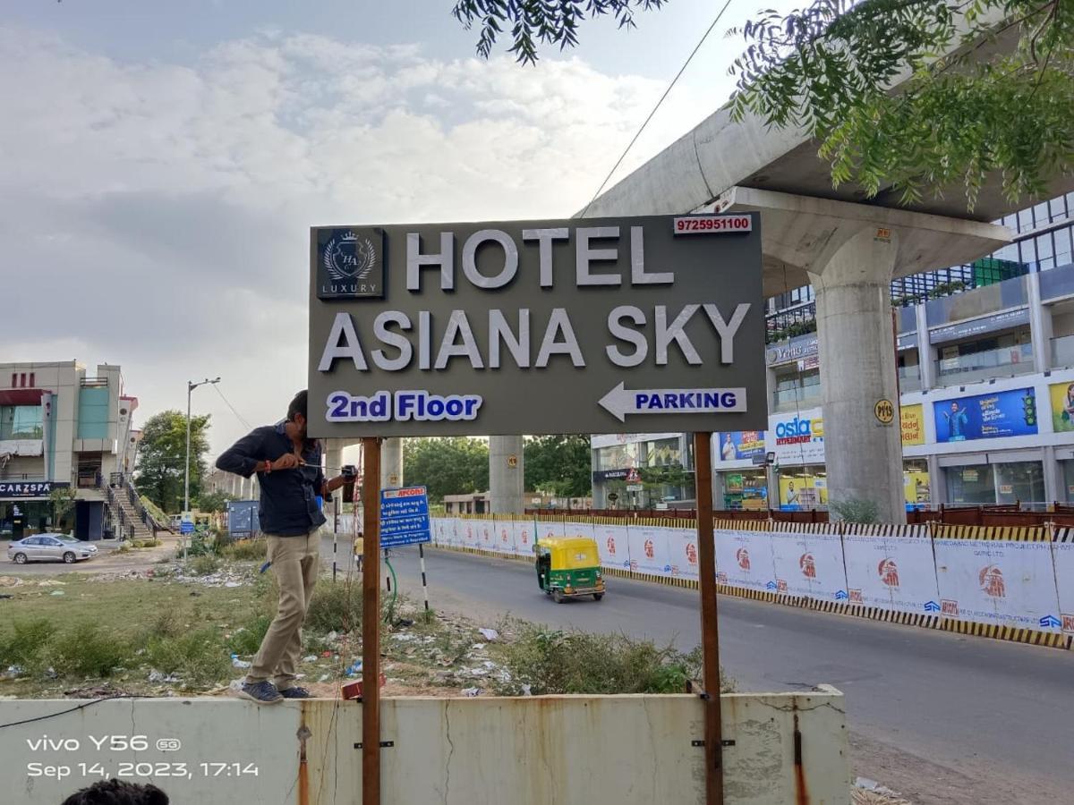 Hotel Asiana Sky Motera 아흐메다바드 외부 사진