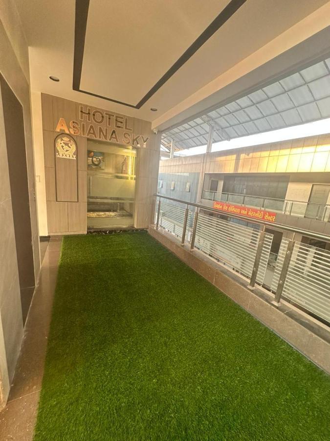 Hotel Asiana Sky Motera 아흐메다바드 외부 사진