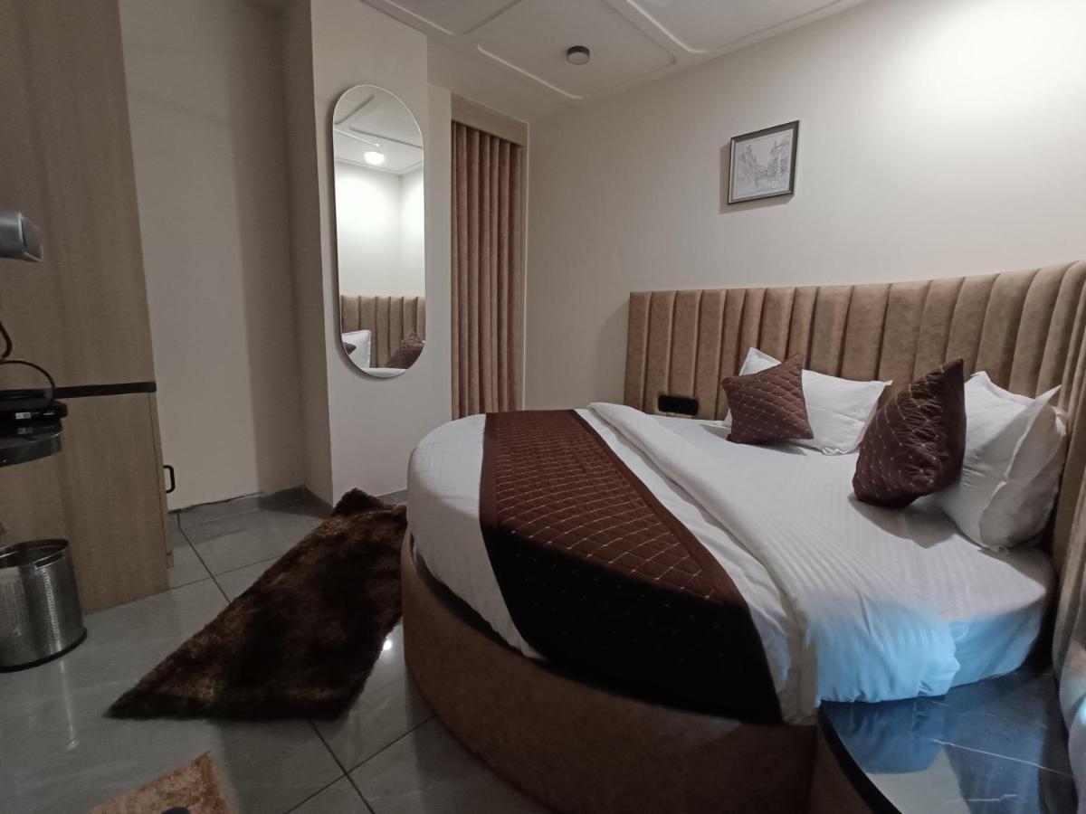 Hotel Asiana Sky Motera 아흐메다바드 외부 사진