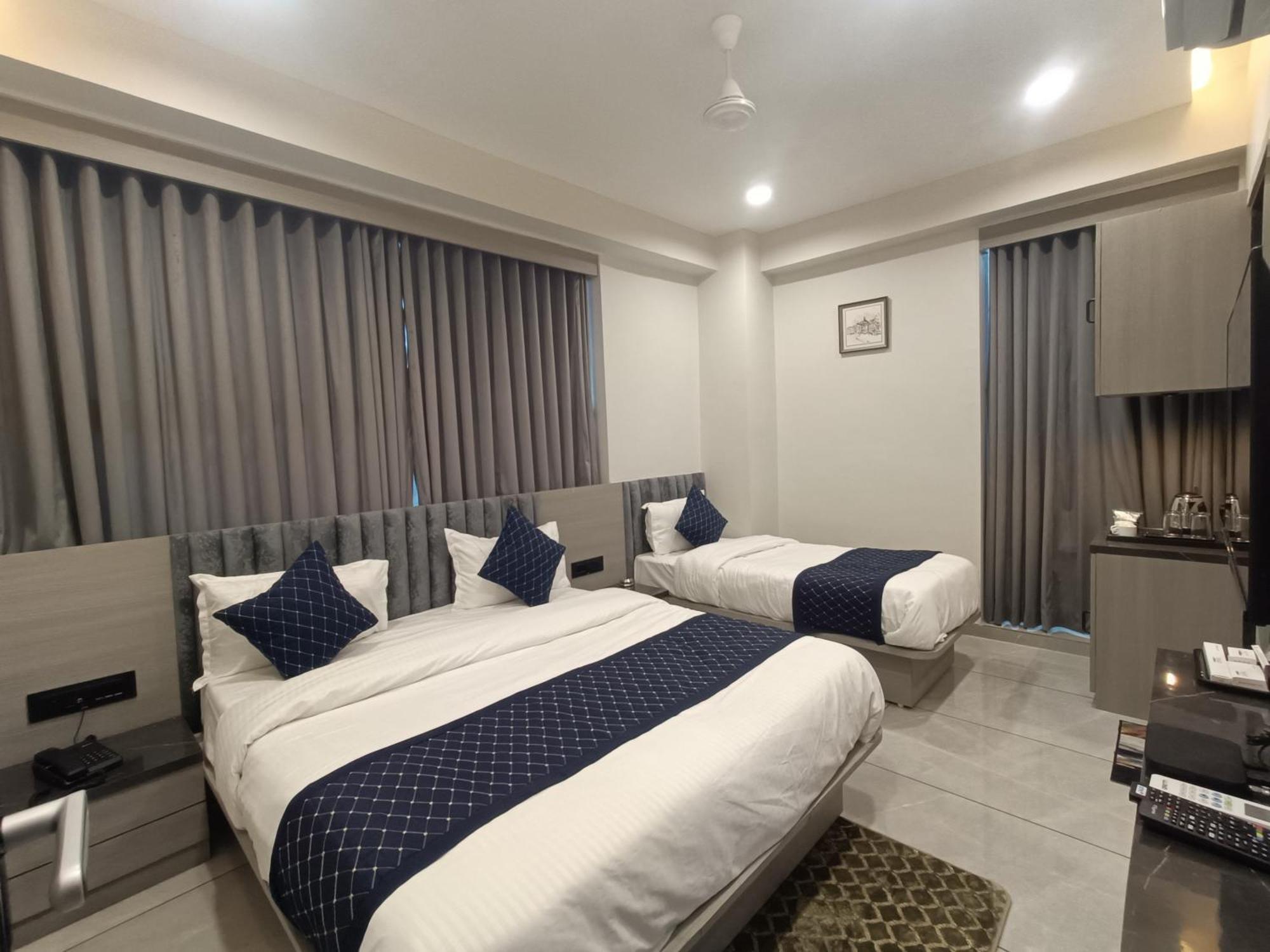 Hotel Asiana Sky Motera 아흐메다바드 외부 사진
