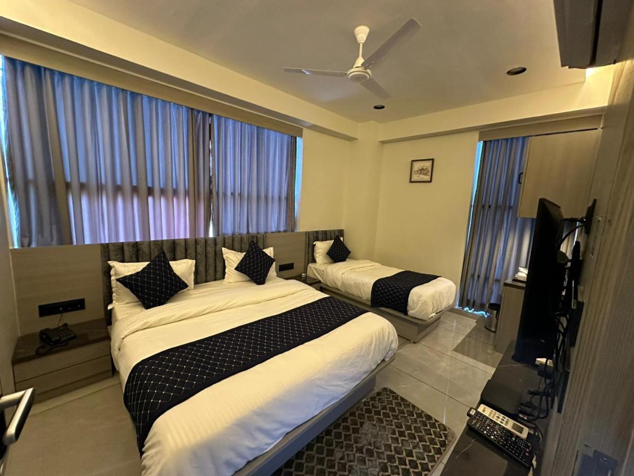 Hotel Asiana Sky Motera 아흐메다바드 외부 사진